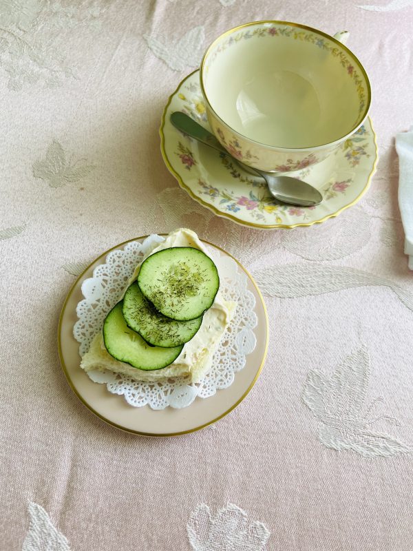 Cucumber-Dill Sandwich
