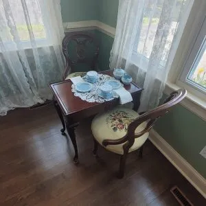 The Magnolia Room - Seats Up to Two